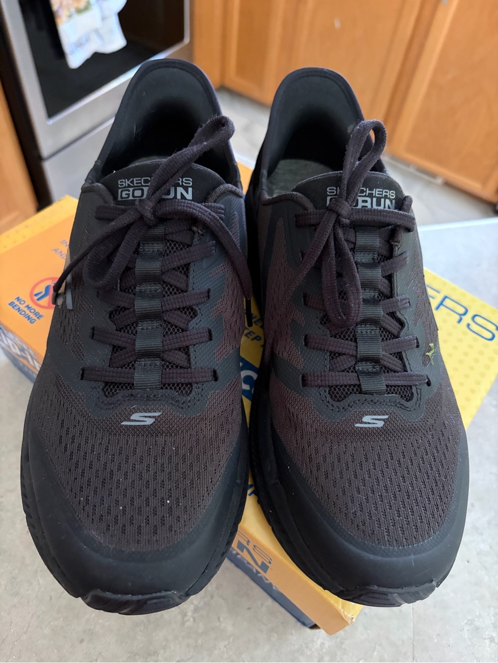 Skechers GORun Men’s Black Mesh Athletic Running Shoes slip ons size 10